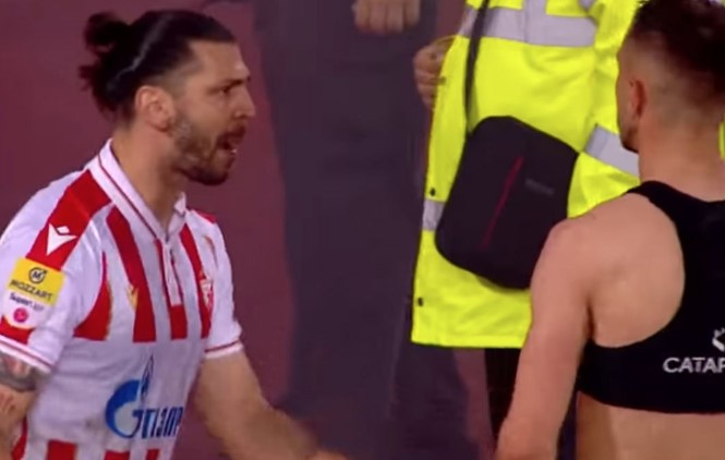 Sukob ispod tribine: Pešić odgurnuo Dragovića (VIDEO)