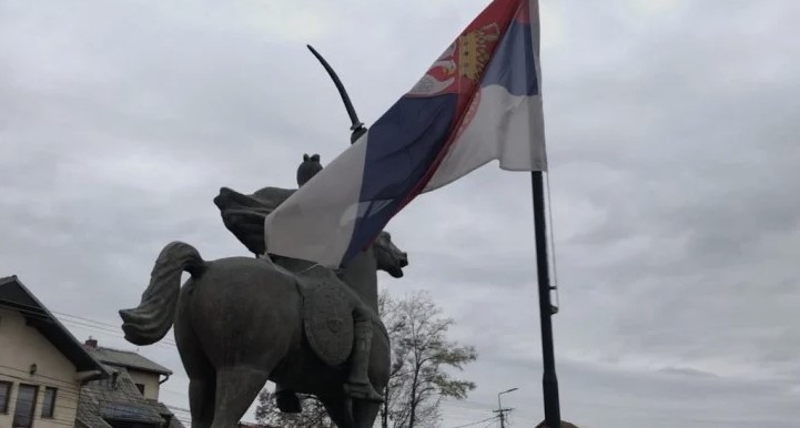 Zapaljena srpska zastava u Gračanici