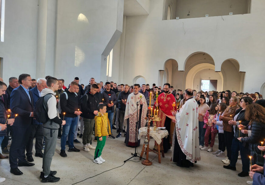 PALE ODAJU POČAST UBIJENIM U SRBIJI "Vratimo se porodici, vjeri i crkvi"