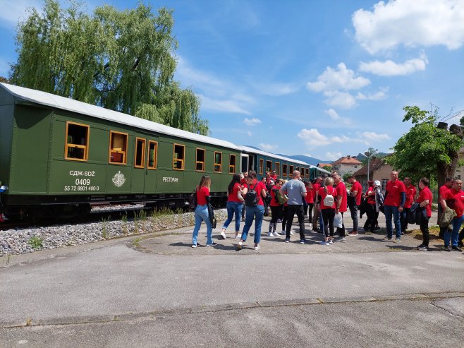 ČAROBNI TURISTIČKI PRSTEN Voz "Ćiro" ozvaničio početak vožnje u ljetnoj sezoni na Mokroj Gori