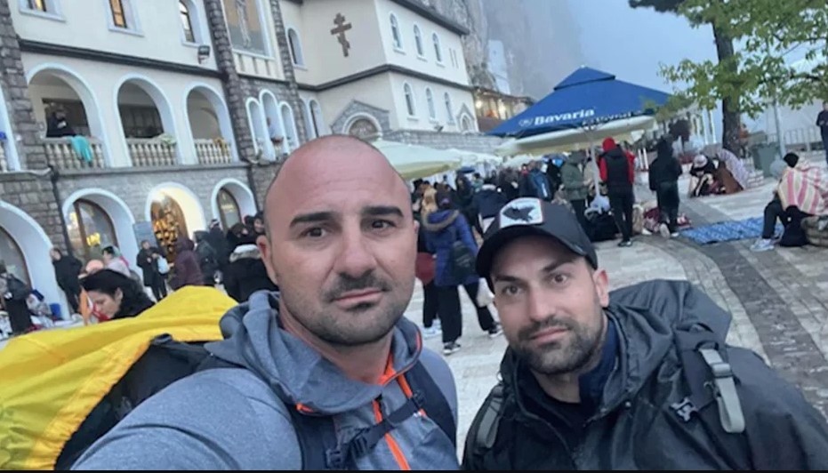 ZAVRŠENO DESETODNEVNO HODOČAŠĆE Žarko i Nenad, uz Božiju pomoć, stigli pješke na Ostrog (FOTO)