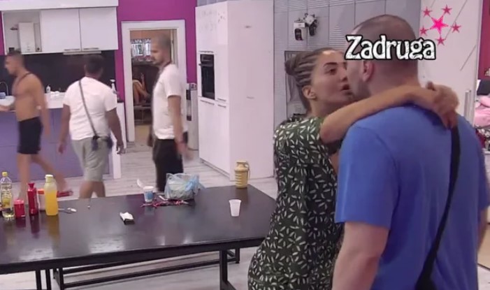 ANĐELA UBJEĐIVALA ZVEZDANA DA SE OKUPA Ne smije mu reći da smrdi pa izmišlja razloge (VIDEO)