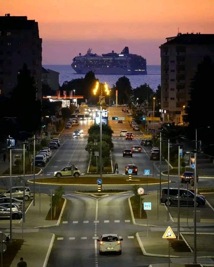 UČENIK ZADOBIO POVREDE GLAVE, KRVARENJE IZ NOSA Još jedan haos u školi, izbila tuča dok je trajao čas
