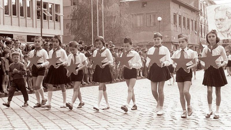 BIO JE TO POSEBAN DAN U JUGOSLAVIJI: Ovako su omladinci i Tito proslavljali 25. maj (FOTO/VIDEO)