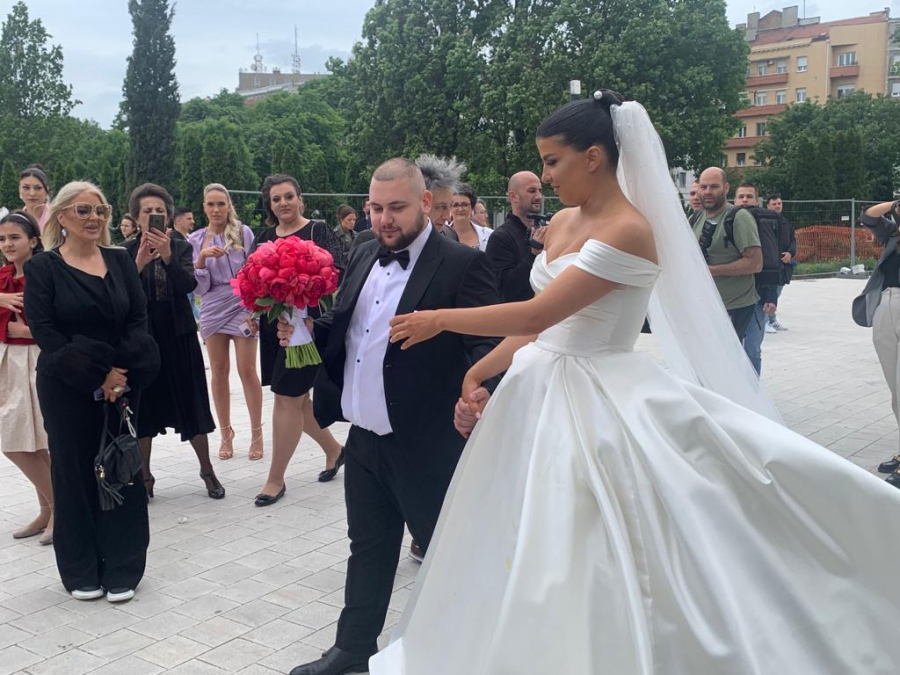 ĐANI OŽENIO I MLAĐEG SINA Marko priznao da je imao tremu, ali ponosni roditelji drže sve pod kontrolom: Pjevač svojom izjavom doveo prisutne do suza (FOTO)