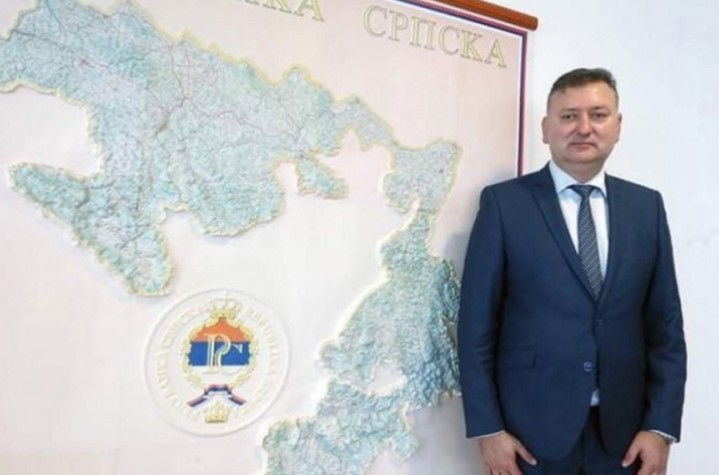 HAOS U BRČKOM Bivši ministar optužen da je torbicom udario svog šefa