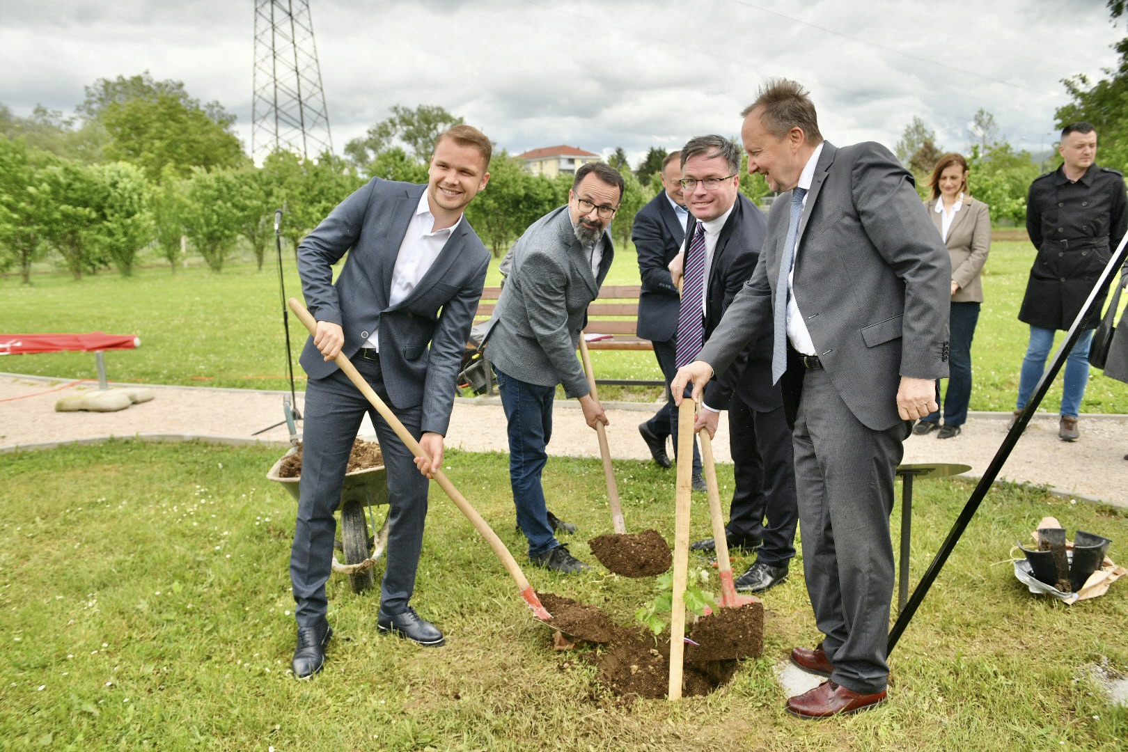 U ZNAK PRIJATELJSTVA DVA GRADA U Banjoj Luci zasađen kalem najstarije vinove loze iz Maribora (FOTO)