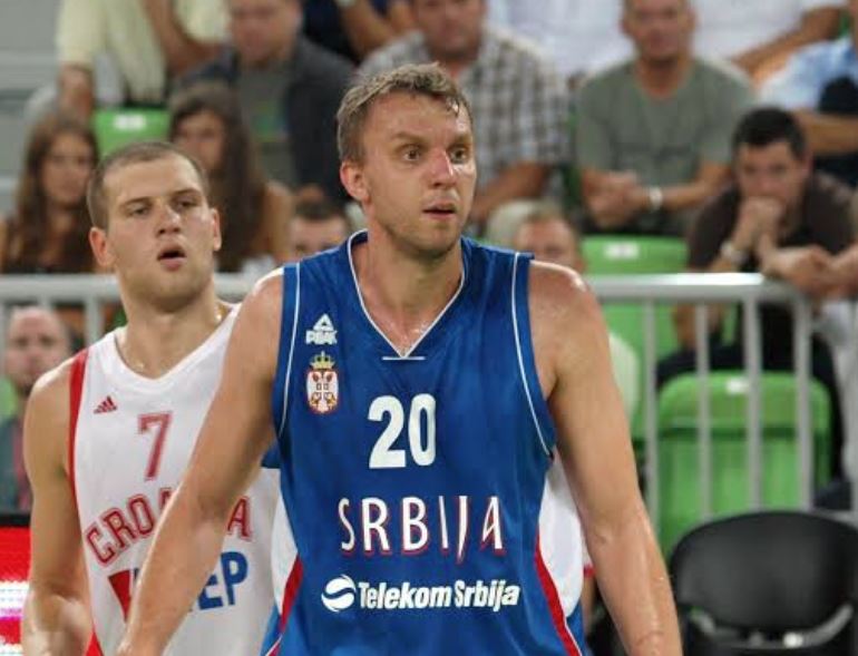DUŠKO SAVANOVIĆ NAKON MASAKRA NA VRAČARU "Sve je u redu...": Bio u centru drame, čekao dijete da ga izvedu iz škole