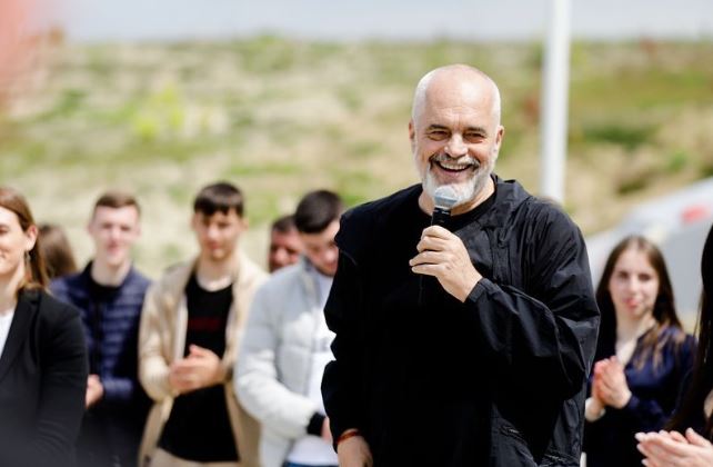 EDI RAMA ISPRIČAO VIC O PUTINU Zvao je Prigožinovu porodicu da izrazi saučešće, ali avion još nije poleteo