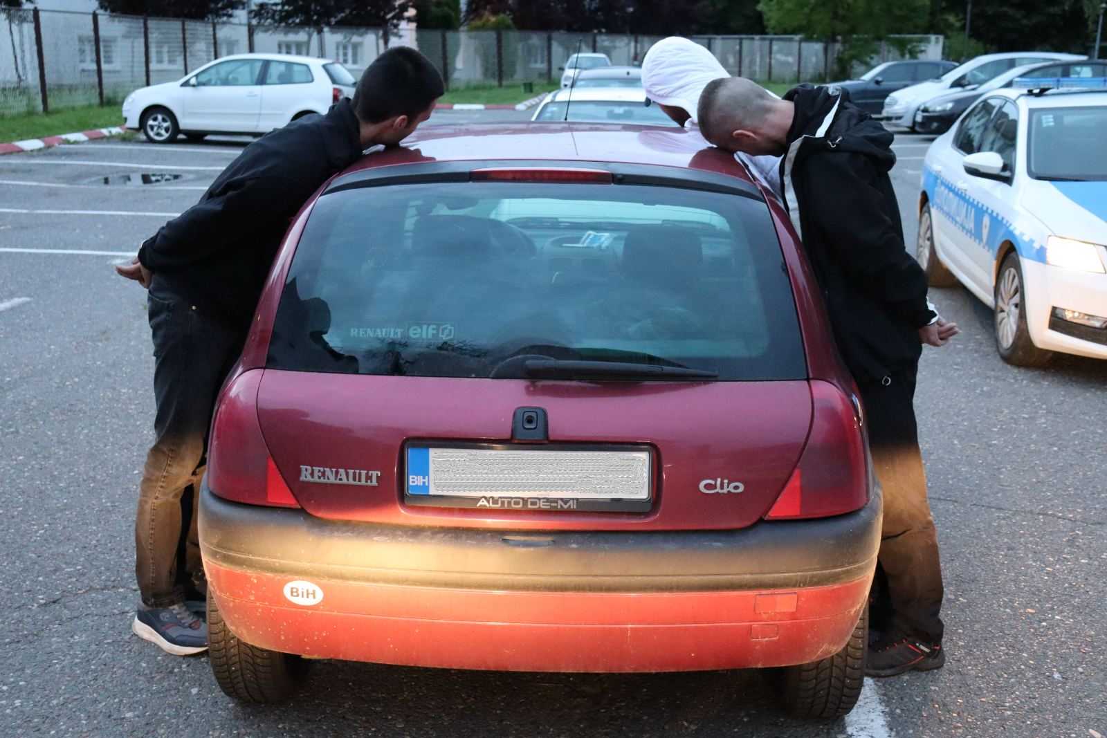 VELIKA AKCIJA POLICIJE "WOLF" Uhapšen trojac u Gradišci, pronađen skank i spid (FOTO)