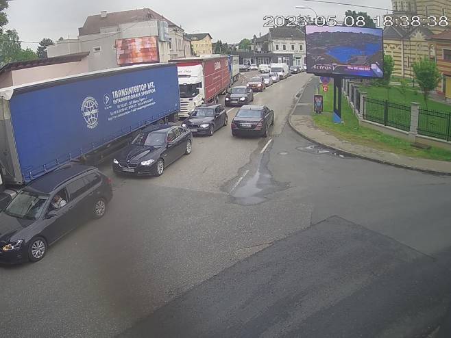 U Gradišci pojačan saobraćaj na izlazu iz BiH