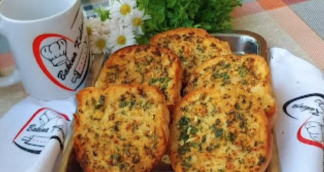 RECEPT KOJI BUDI NOSTALGIJU Hljeb i mast, ali na malo drugačiji način (VIDEO)