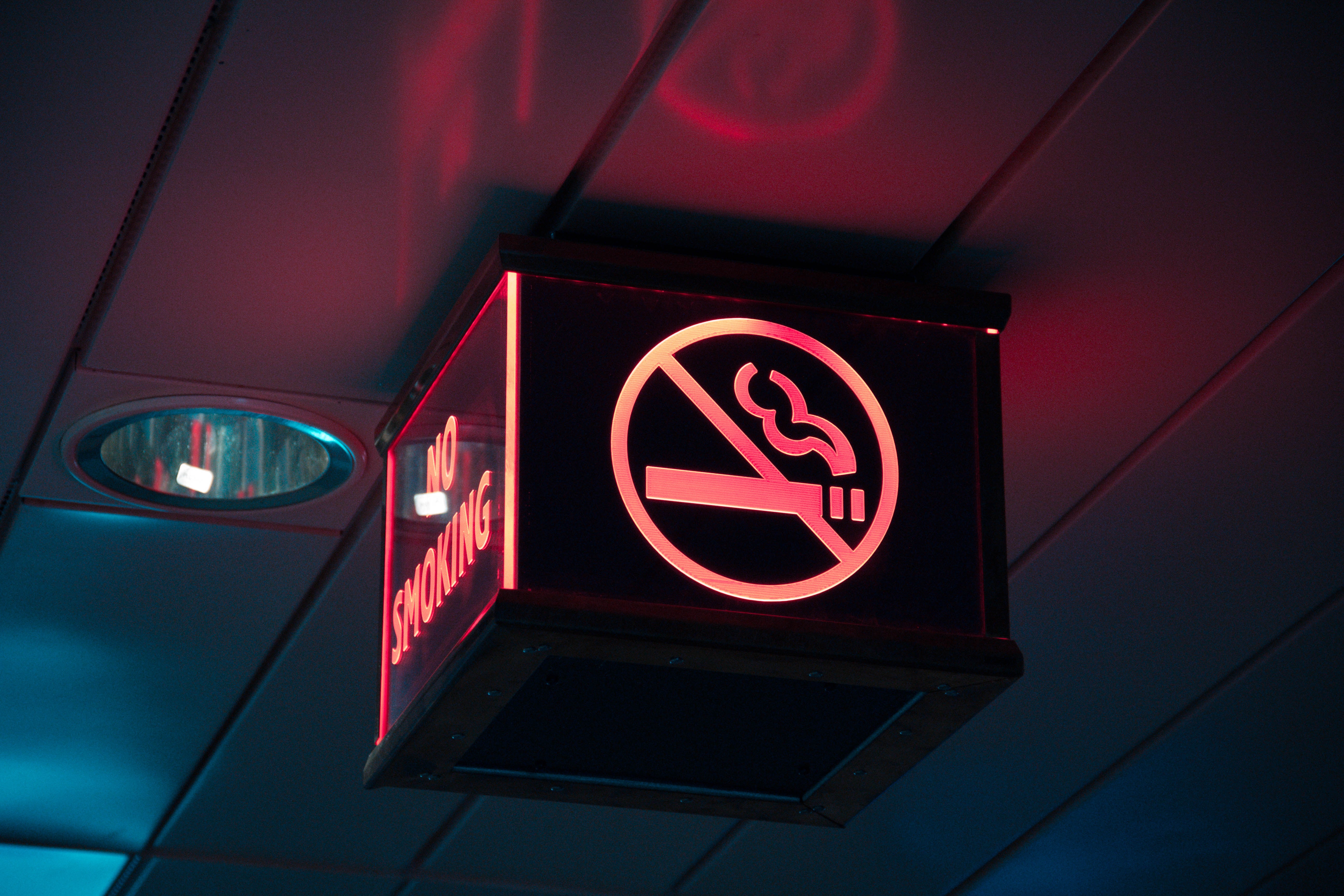 CRNO TRŽIŠTE CIGARETA ODNOSI MILIONE Paklica bez akcize pogubna po ekonomiju