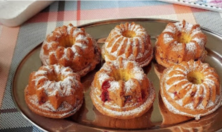 MINI KUGLOF SA VIŠNJAMA Najbolji recept za ovu vrstu kolača (RECEPT + VIDEO)