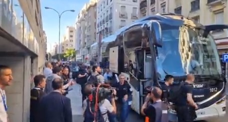 NEKULTURNI ŠPANCI Sramotan doček za igrače Partizana u Madridu (VIDEO)