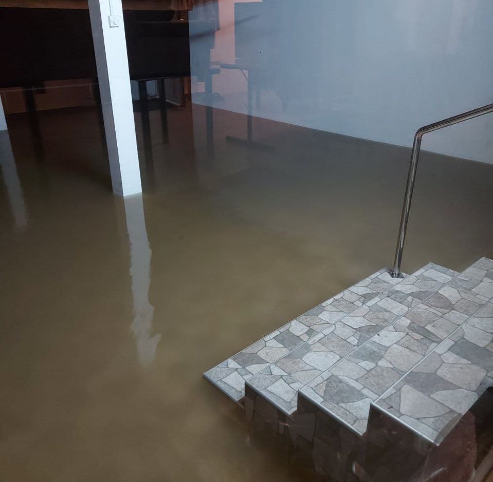 ALOONLINE U SELU RASAVCI KOD PRIJEDORA: Sana stigla do kućnog praga, potpuno poplavljeno dvorište (FOTO/VIDEO)