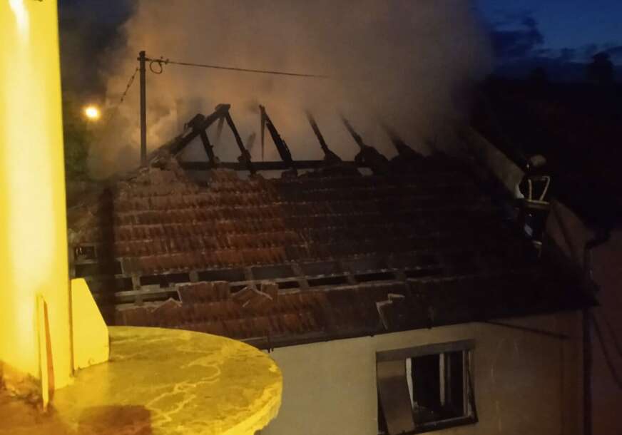 IZGORJELA KUĆA U BANJALUCI Na teren izašlo 9 vatrogasaca, imali pune ruke posla (FOTO)