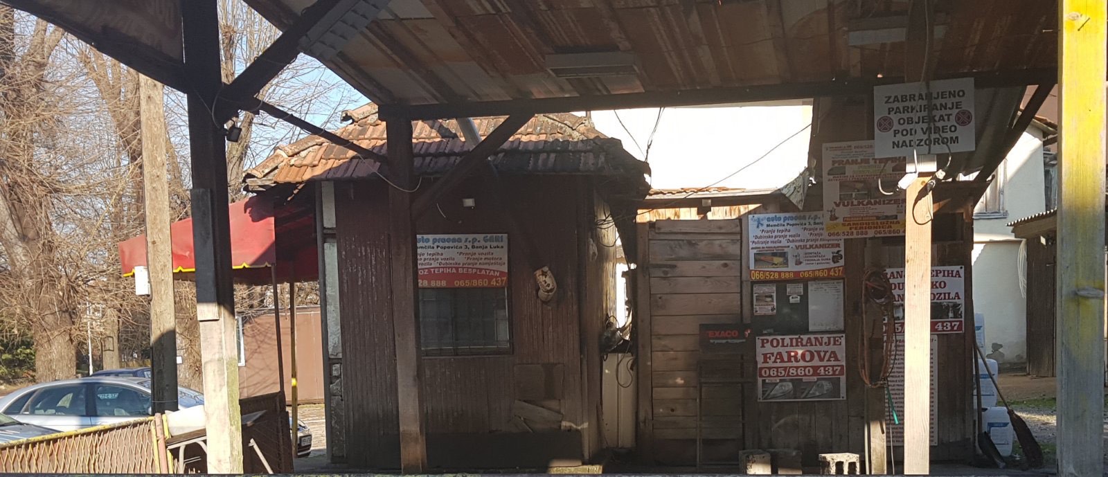 MJEŠTANI KOČIĆEVOG VIJENCA OČAJNI Godinama muku muče sa autopraonicom: Radnici nam uriniraju pod prozorom – „Neka jedan dan gradonačelnik prošeta i vidi na šta to sve liči“ (FOTO)