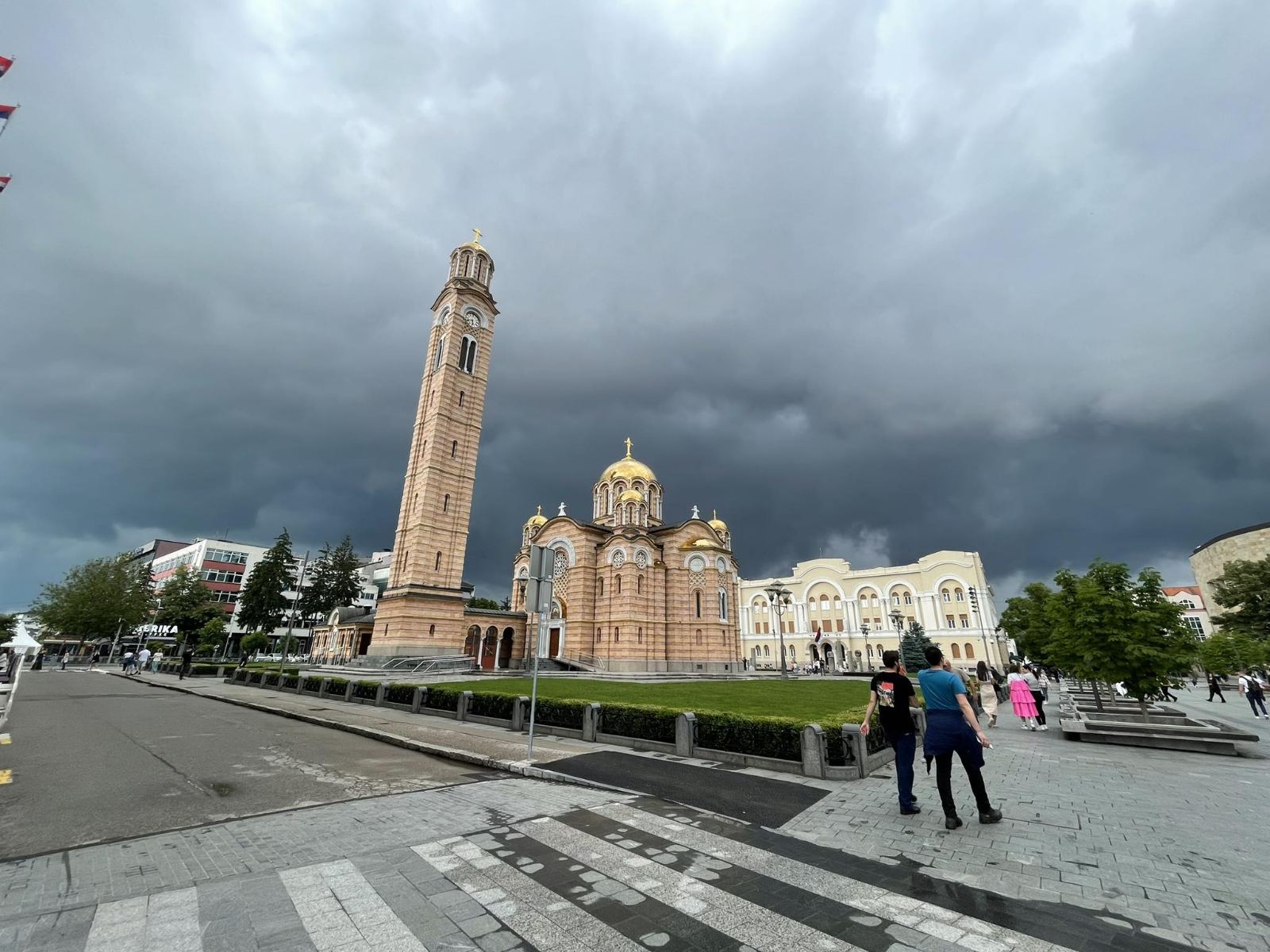SPREMITE KIŠOBRANE Sutra pretežno oblačno sa kišom