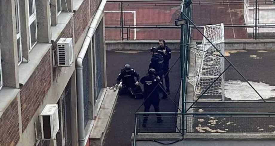 PUCAO JE IZ OČEVOG PIŠTOLJA CZ 99 Učenik navodno imao i tri molotovljeva koktela u rancu, novi detalji masakra na Vračaru