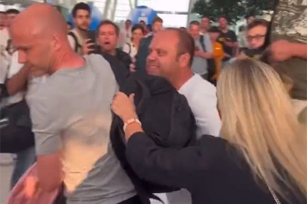 Romini navijači napali sudiju (VIDEO)