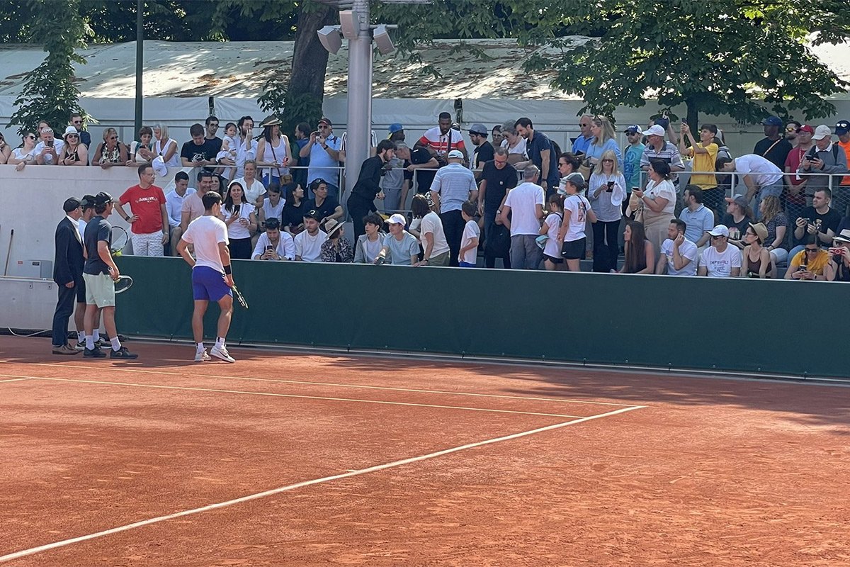 DRAMA PRED MEČ SA ĐOKOVIĆEM: Trening obilježio neprijatan momenat, Alkaraz odmah pritrčao da pomogne (FOTO)