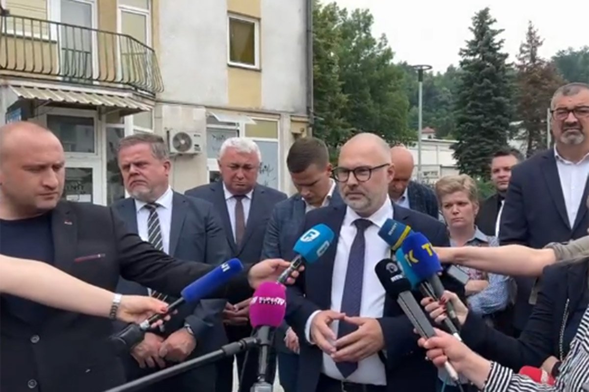 ŠKOLSKA GODINA ZAVRŠENA: Ministar obrazovanja nakon pucnjave u Lukavcu