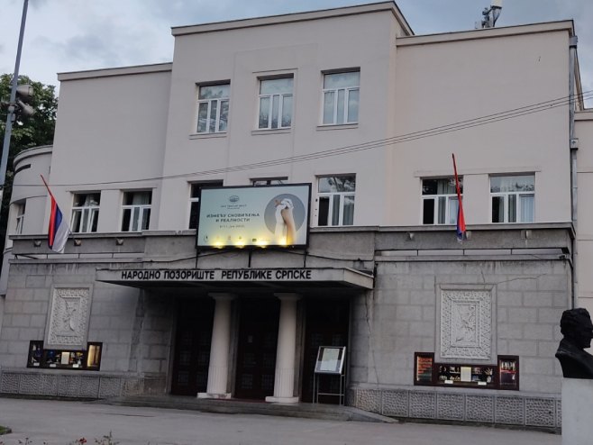 Zastava Republike Srpske vraćena na Narodno pozorište