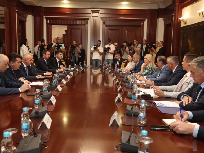 Vlada Republike Srpske danas o besplatnim udžbenicima za osnovce