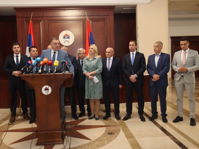 POSEBNA SJEDNICA U UTORAK Dodik: Do petka do 12 časova Ustavni sud da ukine najnoviju odluku (VIDEO)
