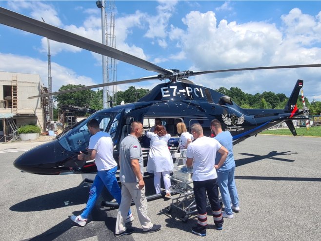 ISTINSKI HEROJI NEBA Helikopterski servis Srpske prevezao novorođenče iz Tuzle za Beograd (FOTO)