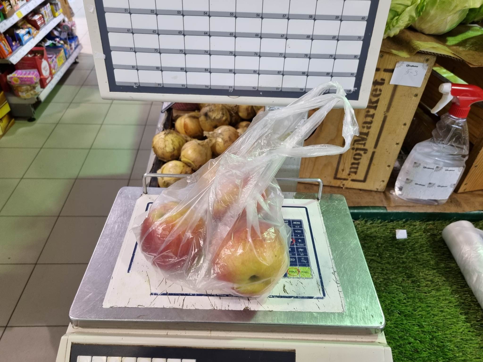 (VIDEO) EVO ZAŠTO POVRĆE STOJI NA POČETKU Supermarketi imaju trik zbog kojeg trošite više