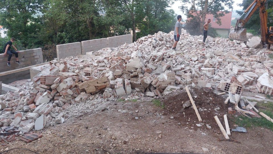 Dobri ljudi grade kuću porodici iz Nevesinja: Ne traže luksuz, samo topli dom