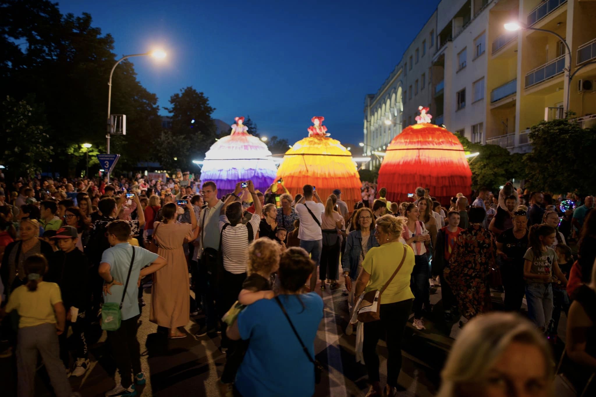 NESTVARNI PRIZORI IZ BANJALUKE "TrotoArt" razigrao krajišku ljepoticu (FOTO/VIDEO)