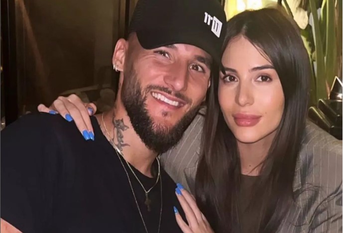 ANASTASIJA I NEMANJA POKAZALI KAKO UŽIVAJU Fudbaler bez majice, a pjevačica ima nove usne (FOTO)