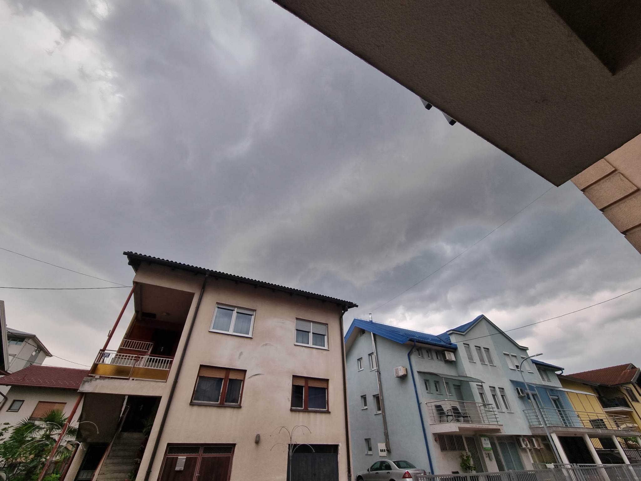 PRATITE KAKO SE KREĆE KA BiH Snažno nevrijeme pogodilo Hrvatsku