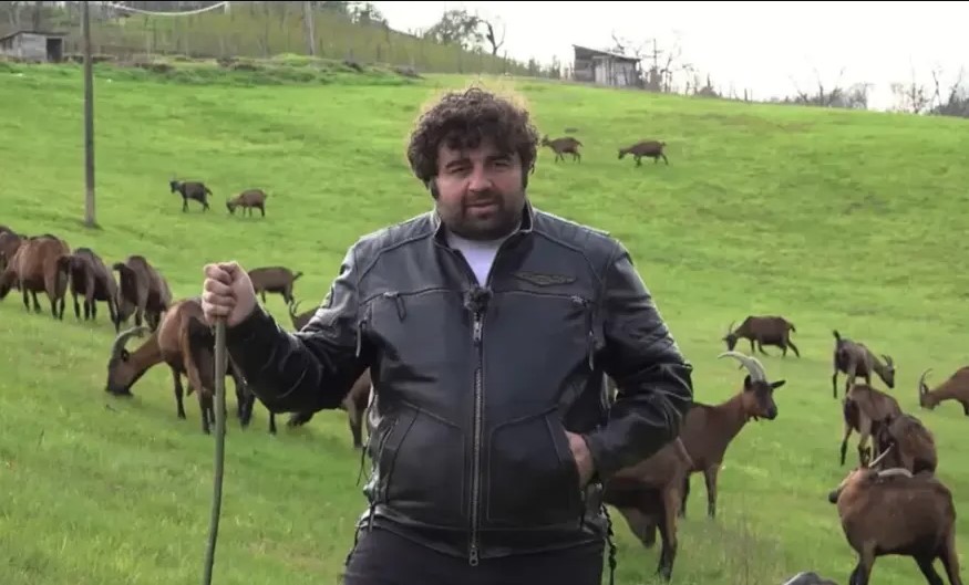 SUPRUGA U POČETKU MISLILA DA JE LUD Glumac Branko Janković živi na imanju sa kozama