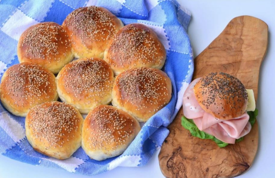 DOMAĆE HAMBURGER LEPINJE Mekane kao duša, savršene za sendviče, a mogu da se jedu i umjesto hljeba