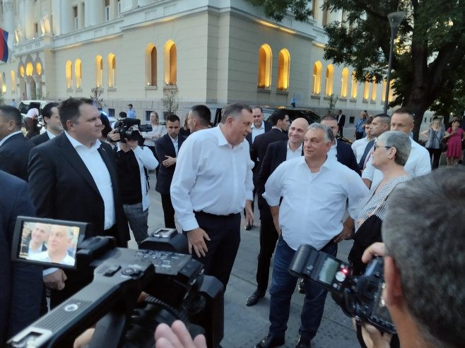 OPUŠTENO, BEZ KRAVATE I SAKOA Dodik upoznao Orbana sa znamenitostima Banjaluke (FOTO/VIDEO)