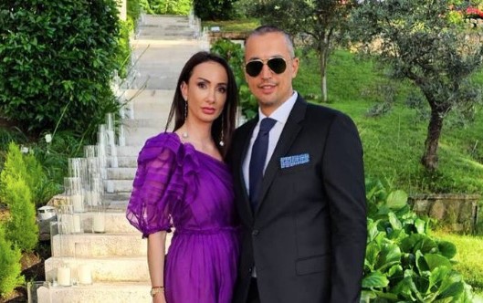 U RASKOŠNOM VRTU Haljinica boje lila i muž pod ruku - Gorica Dodik slavi ljubav (FOTO)