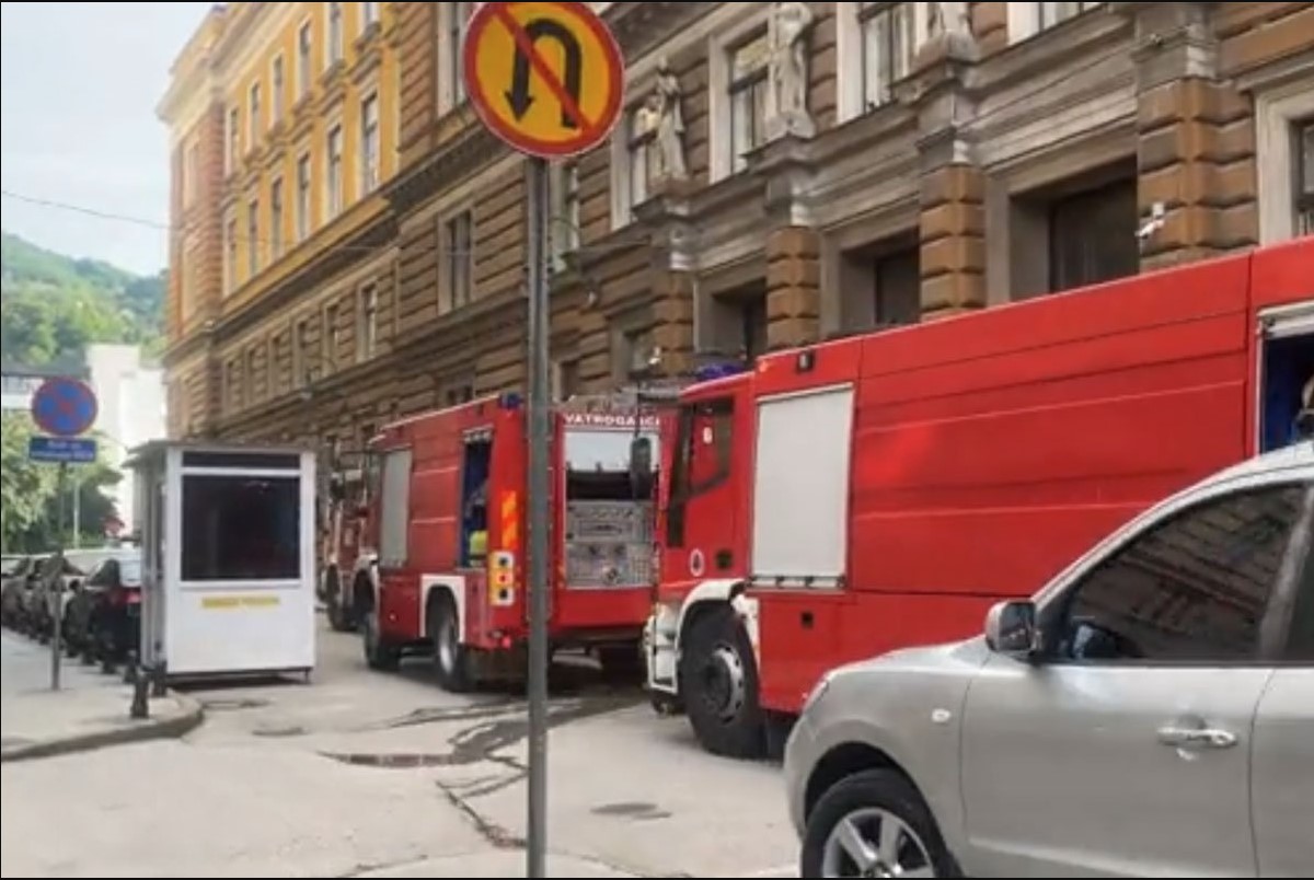Zatvorenici KPZ-a Sarajevo evakuisani, gašenje požara u toku