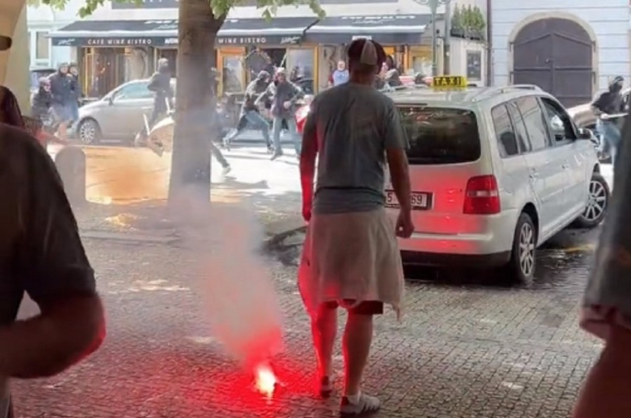 HAOS U PRAGU Navijači Fiorentine ruše sve pred sobom, ima povrijeđenih (VIDEO)