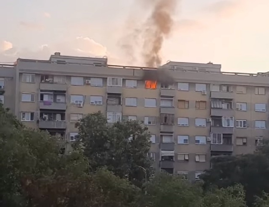 OGLASILA SE ŽENA ČIJI JE STAN POTPUNO IZGORIO Požar izazvao punjač, djeca zaboravila da ga isključe