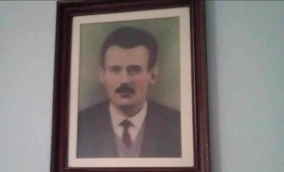 SKINULE OČEV PORTRET SA ZIDA I OSTALE U ŠOKU! Sestre iz Obrenovca vjeruju da je ovo svojevrsna poruka (FOTO)