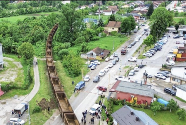 POTPISIVANJE PETICIJE Mještani Zalužana traže popravak puta