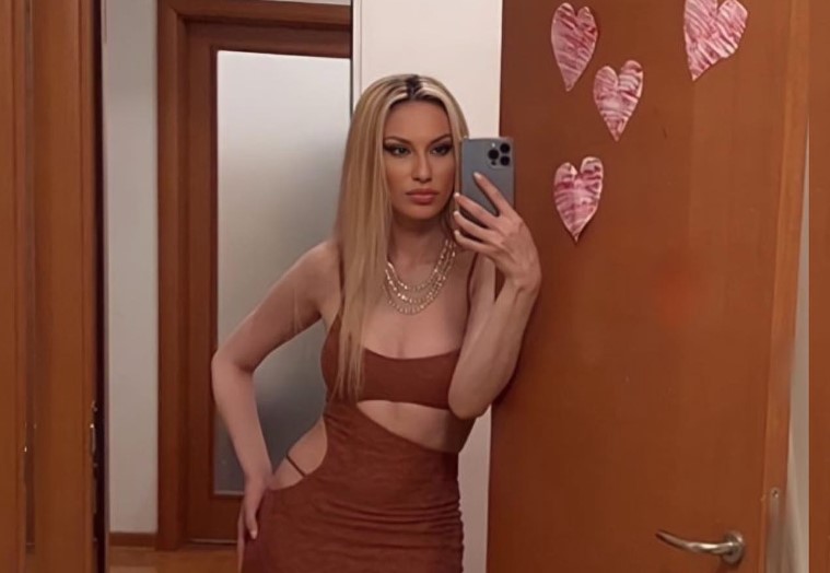 RADA MANOJLOVIĆ ISKRENA DO KOSKE Odustala od silikona, pa poručila: Volim što sam ravna!