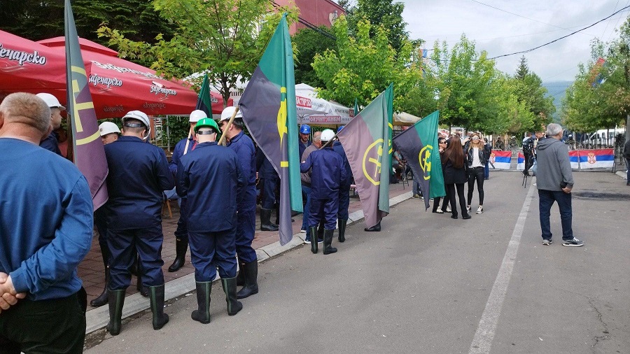 NA ULICE IZAŠLI I RUDARI Sedmi dan krize na Kosovu: KFOR se rasporedio u više dijelova Zvečana (FOTO)