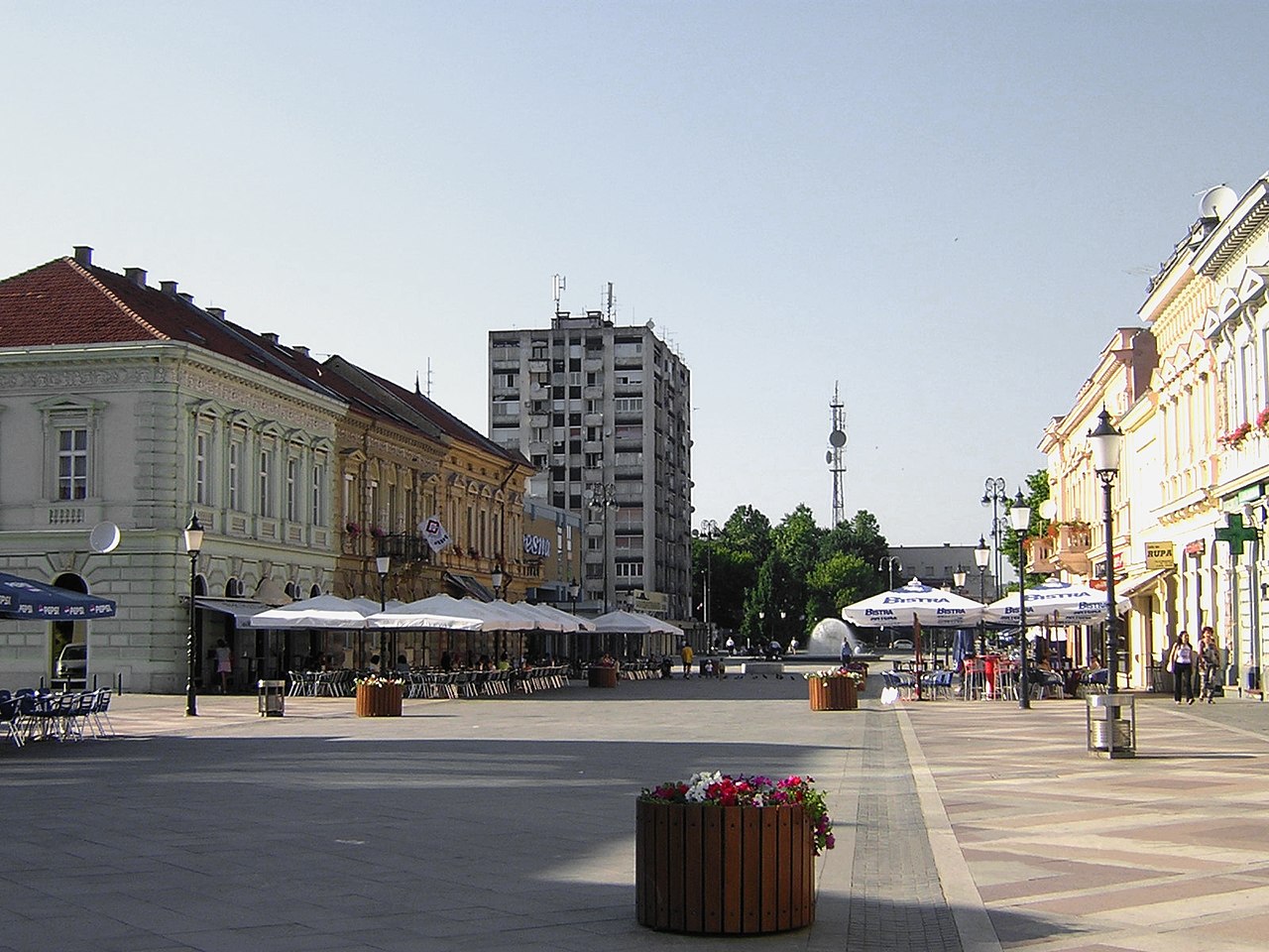 UŽAS U SLAVONSKOM BRODU Učenice optužile nastavnika da ih je dirao i slao im poruke!