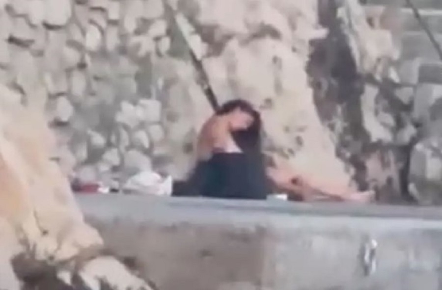 SKANDALOZAN SNIMAK SA HRVATSKIH PLAŽA Djevojka se samozadovoljavala naočigled svih?