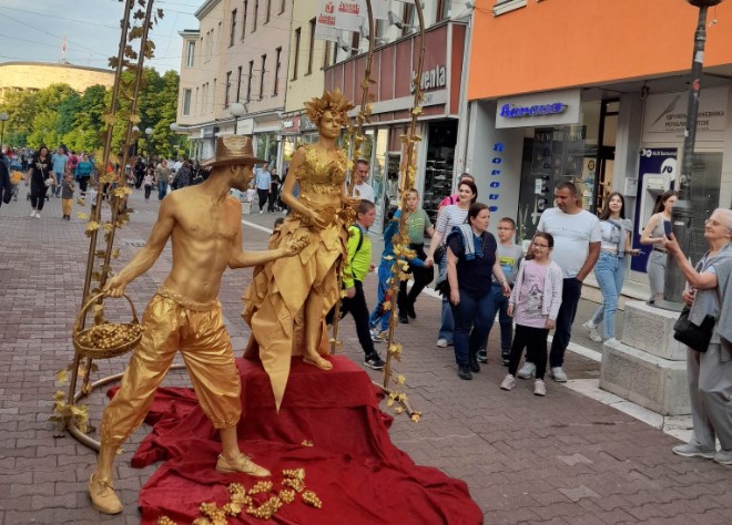 POČEO TRODNEVNI SPEKTAKL „TrotoArt“ na ulice Banjaluke donio pregršt zanimljivosti (FOTO)